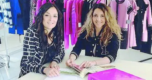 «Naughty dog» dà alla felpa il tocco glamour