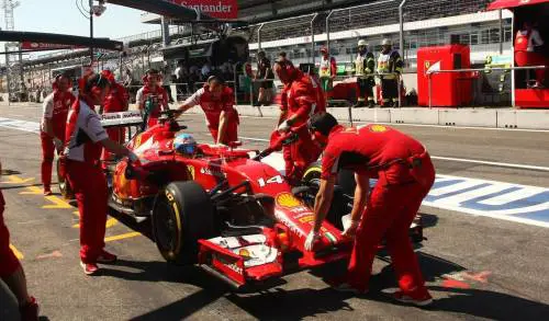 Poco pubblico e scarsa passione nonostante il dominio della Mercedes