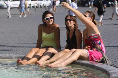 L'estate tarda, l'Italia divisa in 2 Quelle calde banalità sul meteo