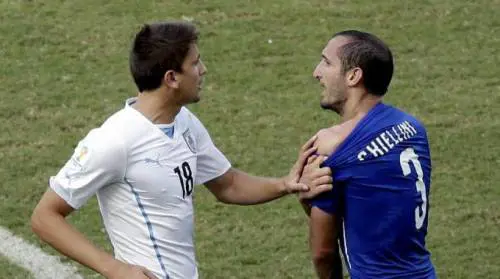 Giorgio Chiellini morsicato da Suarez