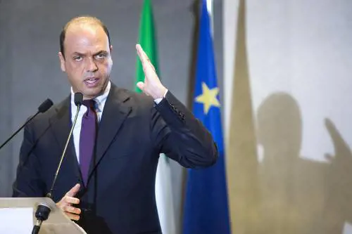 Alfano a Bruxelles per il vertice: "Per i rimpatri si usino i soldi Ue"