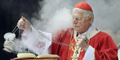 Le trame dei tradizionalisti e le mosse di Scola