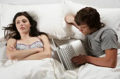 Senza sesso per un anno: astinenza per beneficenza