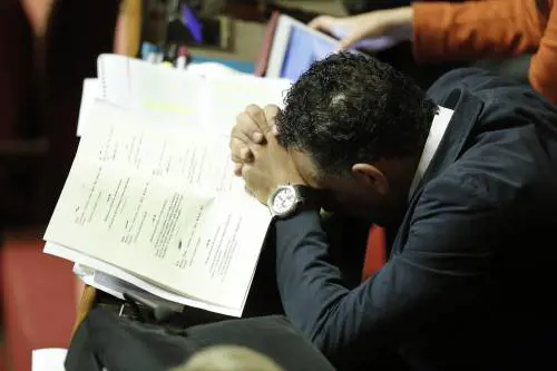 Senatori distratti e appisolati