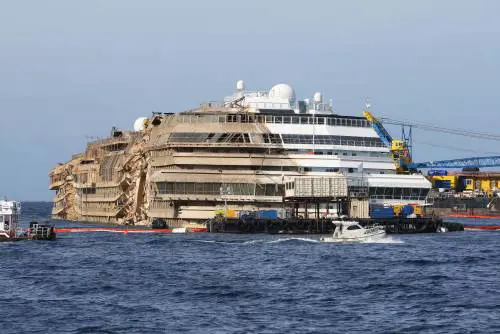 Costa Concordia, oggi l'ultimo viaggio in mare