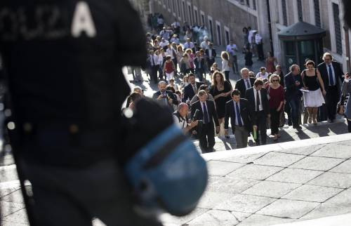Politici in piazza. A casa mai?