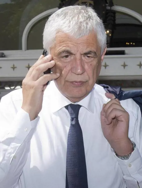 Vertenze di un altro mondo in difesa di casta e privilegi