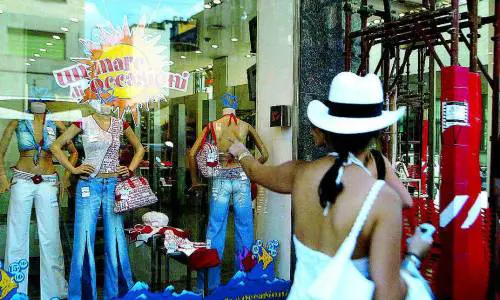 Il freddo fa tornare la voglia di saldi