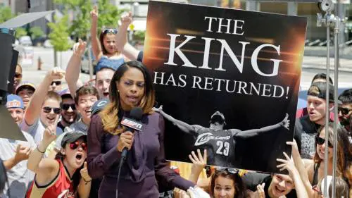 I tifosi di Cleveland festeggiano il ritorno del loro eroe