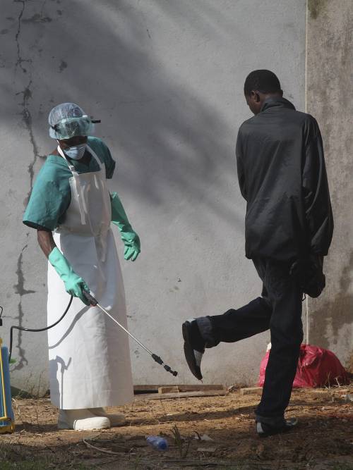 I due medici americani contagiati dall'Ebola salvati da un siero segreto