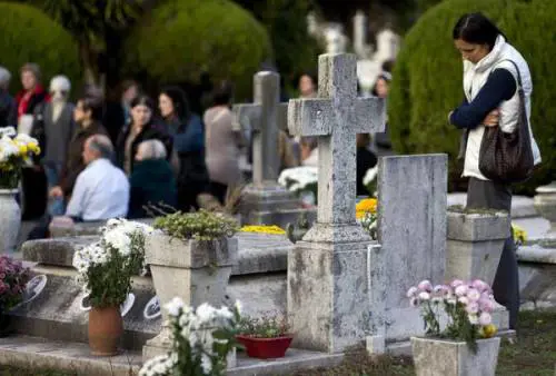 Roma mette all'asta le tombe. Ora la morte è "lotta di classe"