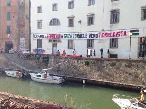 Striscione contro Israele esposto a Livorno