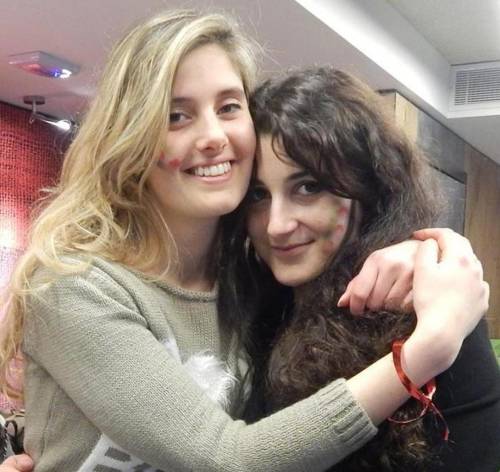 Lo sfogo del papà: «Ho fatto di tutto per convincerle a non partire»