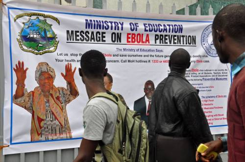 Monrovia, un manifesto avverte sui rischi dell'Ebola