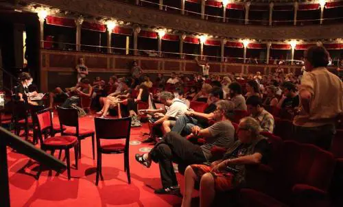 E al Valle beffano Marino: "Non sgomberiamo"