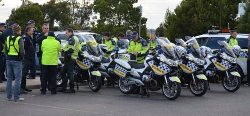 Ingaggia sicari per uccidere il marito poi fa sesso con un killer