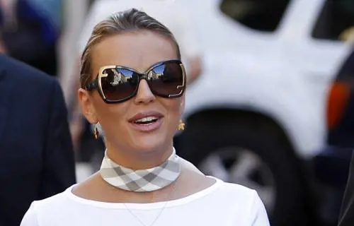 Pascale va in vacanza: "Ma Silvio non può lasciare Arcore"