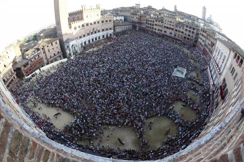 Siena, Palio dell'Assunta alla contrada della Civetta