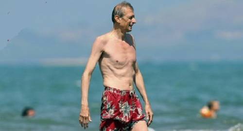 Fassino fa il sirenetto sulle spiagge della Toscana
