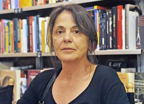 Nel paese scatta la rivolta: salta la lezione dell'ex Br