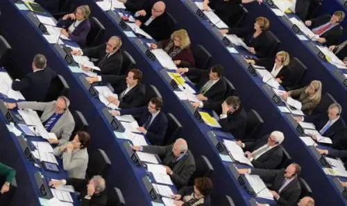 M5S, rivolta nella base sui portaborse degli eurodeputati