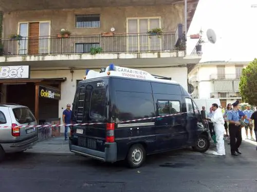 Accoltella le figlie nel sonno Morta una bimba di 12 anni