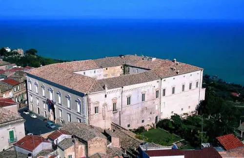 Consiglio convocato d'urgenza per il compleanno del sindaco