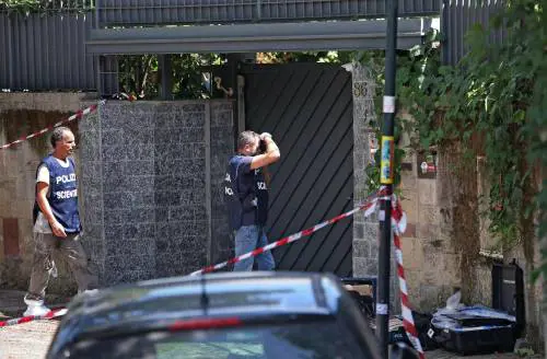 Roma, massacra i figli in casa. Il racconto dei conoscenti: "Era cambiata, portava il velo"