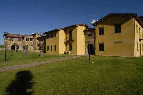 L'albergo sardo in cui sono ospitati gli immigrati