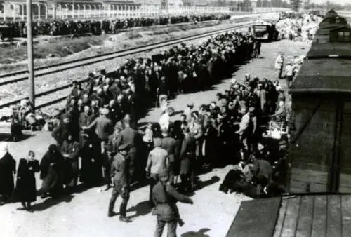 Quegli ex nazisti amnistiati ed arruolati come spie per la Germania comunista