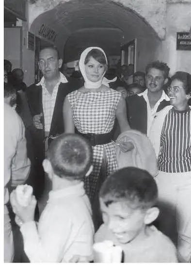 La piazza mediatica di oggi? Era già in piazzetta a Capri
