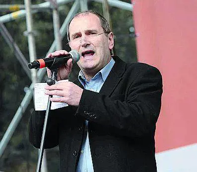 Applausi a destra Per i compagni «è una repressione intollerabile»