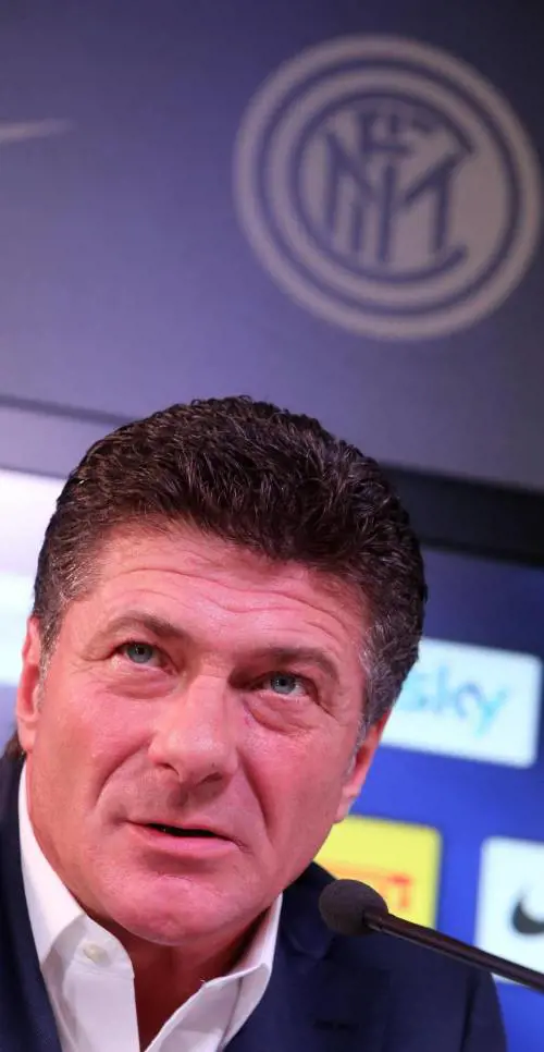 Grinta Mazzarri: «Bene così,  mi piace quest'Inter tutta di titolari»