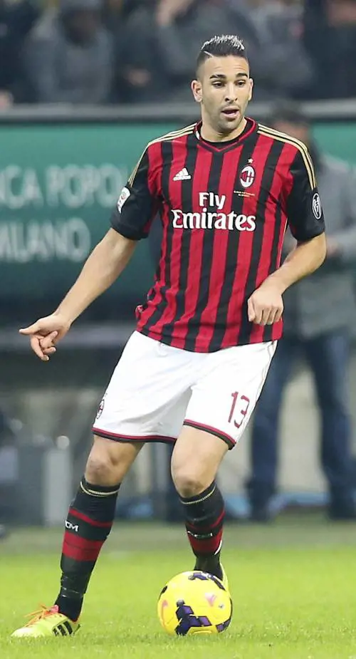Il Milan cede Rami al Siviglia In serie A restano 300 esuberi