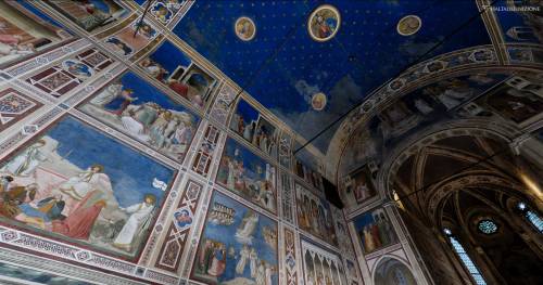 Foto d'archivio degli affreschi sulle pareti della Cappella degli Scrovegni