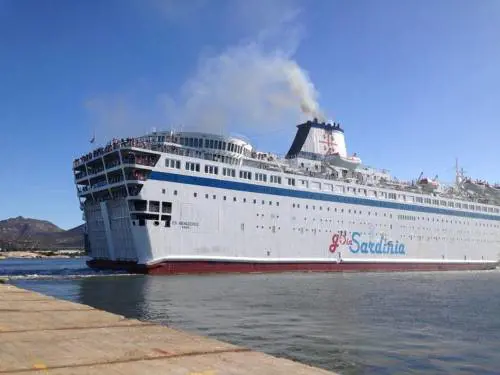 La nave di GoinSardinia attraccato al porto Isola Bianca di Olbia