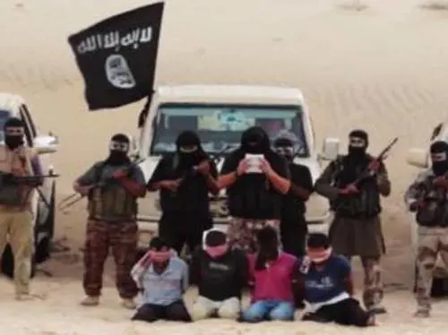 In un fermoimmagine gli uomini rapiti e uccisi da Ansar Beit al-Maqdis