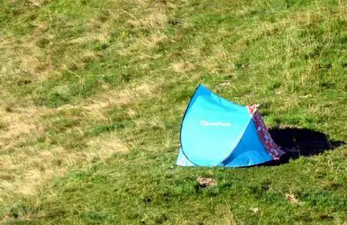 A nove anni ucciso in tenda La madre morta in un burrone