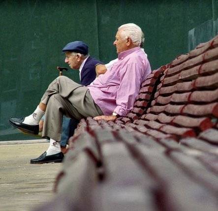 Torino, a 84 anni insegue e blocca un rapinatore