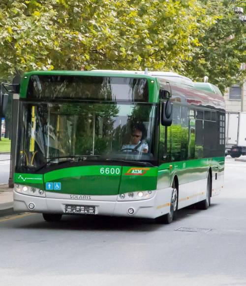 Milano, arrestato uno spacciatore: usava l'autobus come "ufficio"