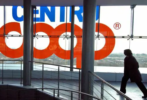 L'ultimo scandalo delle Coop rosse: chiedono soldi per lavorare 