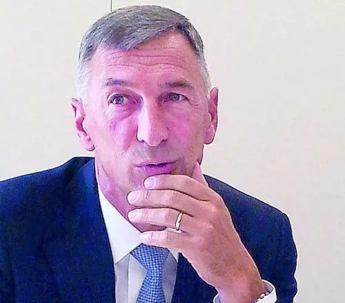 Doppia guida per Luxottica Guerra lascia con 45 milioni