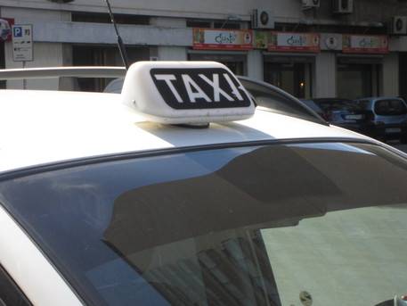I taxisti sfidano Uber con la app It Taxi