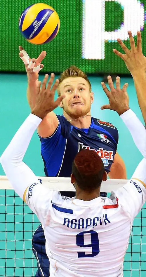 L'Italvolley trema poi rimonta