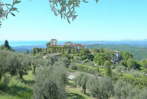 Antichi borghi di pietra a picco sulla Costa Azzurra