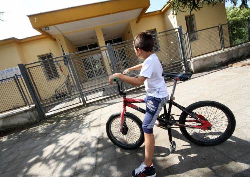 Botte e insulti in classe. Filmate 66 violenze: tre maestre agli arresti