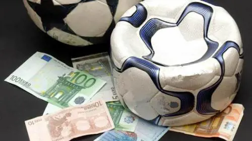 Crisi Italia e ne risente anche il Mondo del calcio nostrano Quasi la metà i soldi spesi sul mercato rispetto solo alla scorsa stagione