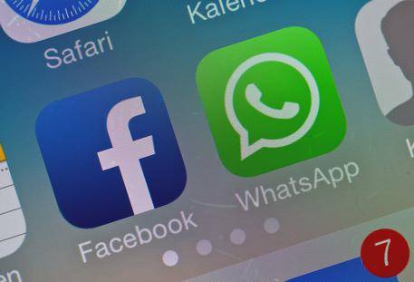 Salgono i costi di Facebook, colpa di Whatsapp