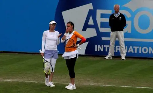 Niente da fare per la Pennetta e la Hingins. Padrone del match per un set, poi il crollo