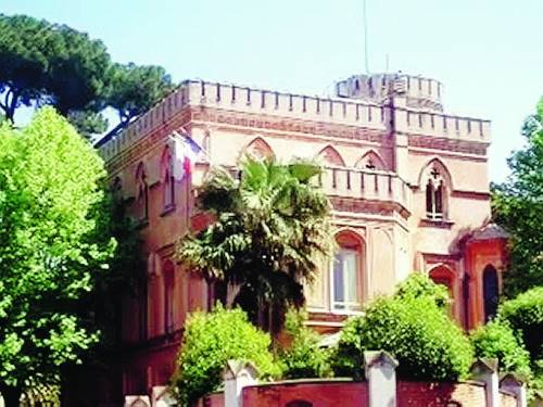 Bullismo allo Chateaubriand, nuove accuse all'ambasciata: "Sapeva e copriva le violenze"
